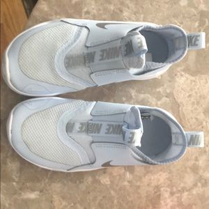Kids Nike slip on sneaker